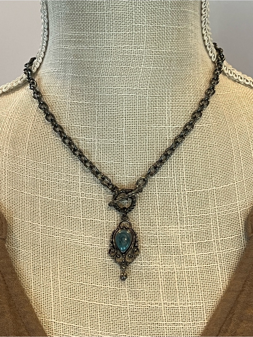 Vintage-Inspired Teal Pendant Necklace